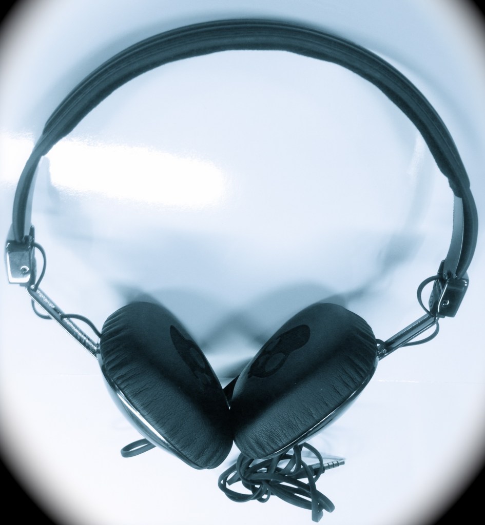 Skullcandy Navigator On-Ear Headphones Review - Analie Cruz - Tech We Like -  Full View
