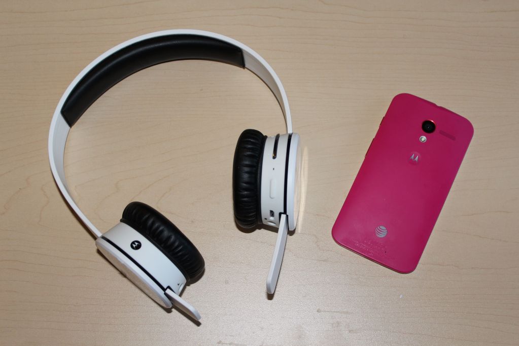 Sol Republic x Motorola Tracks Air Headphones Review - Analie Cruz - Tech WE Like With Moto X Pink Back Cover