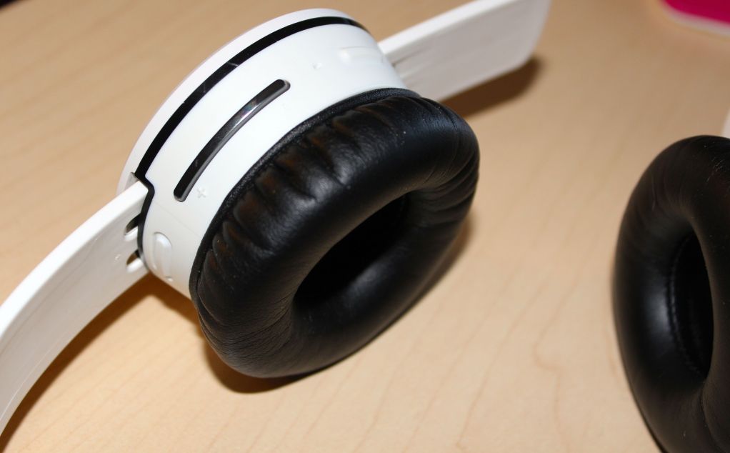 Sol Republic x Motorola Tracks Air Headphones Review - Right Ear Sound Can