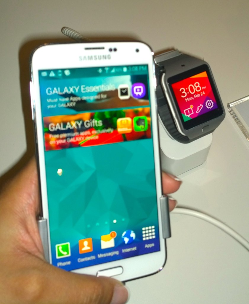 Samsung Galaxy S5 Smartphone - Analie Cruz 