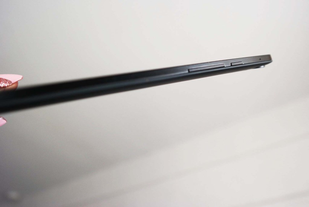 HTC Nexus 9 Review Google Tablet - Side Buttons 