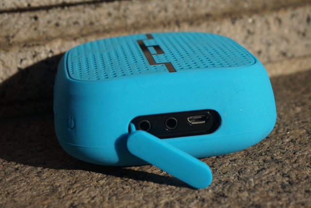 SOL REPUBLIC PUNK Wireless Bluetooth Speaker Review - Analie Cruz  (7)