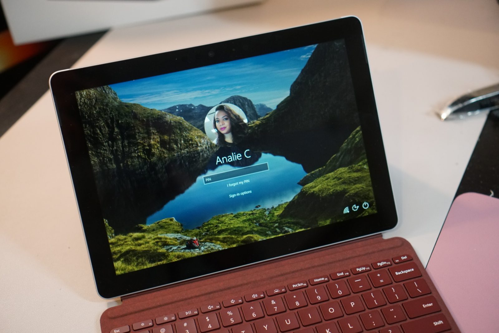 Microsoft Surface Go Laptop Review 